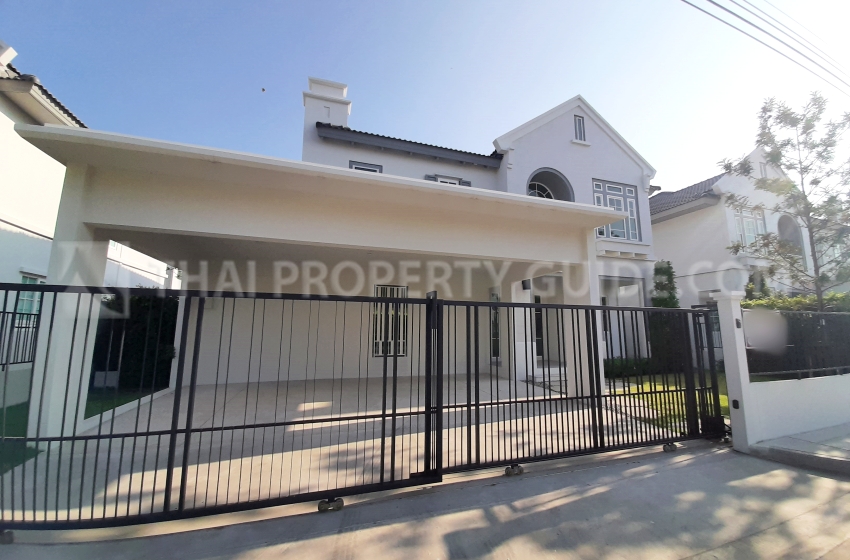 House with Shared Pool in Bangnatrad